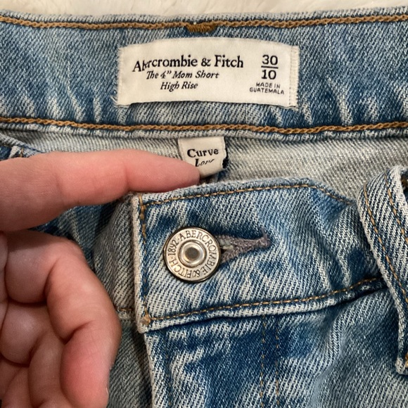 Abercrombie & Fitch 10 (30) Denim 4” High-Rise Mom Shorts Curve Love Women’s - Picture 4 of 7